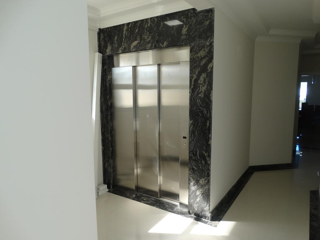 Apartamento Avenida F Бомбиньяс Экстерьер фото